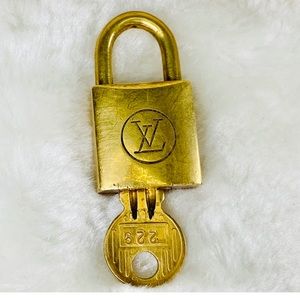 🔥🔐Authentic Louis Vuitton padlock & Key